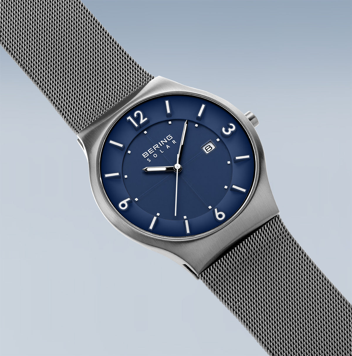Bering Herrenuhr 14440-007 Solar Titan Silber Blau Milanaisearmband