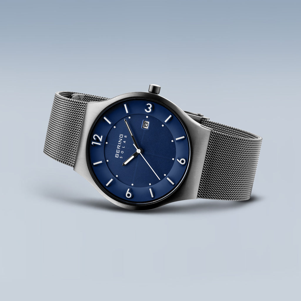 Bering Herrenuhr 14440-007 Solar Titan Silber Blau Milanaisearmband