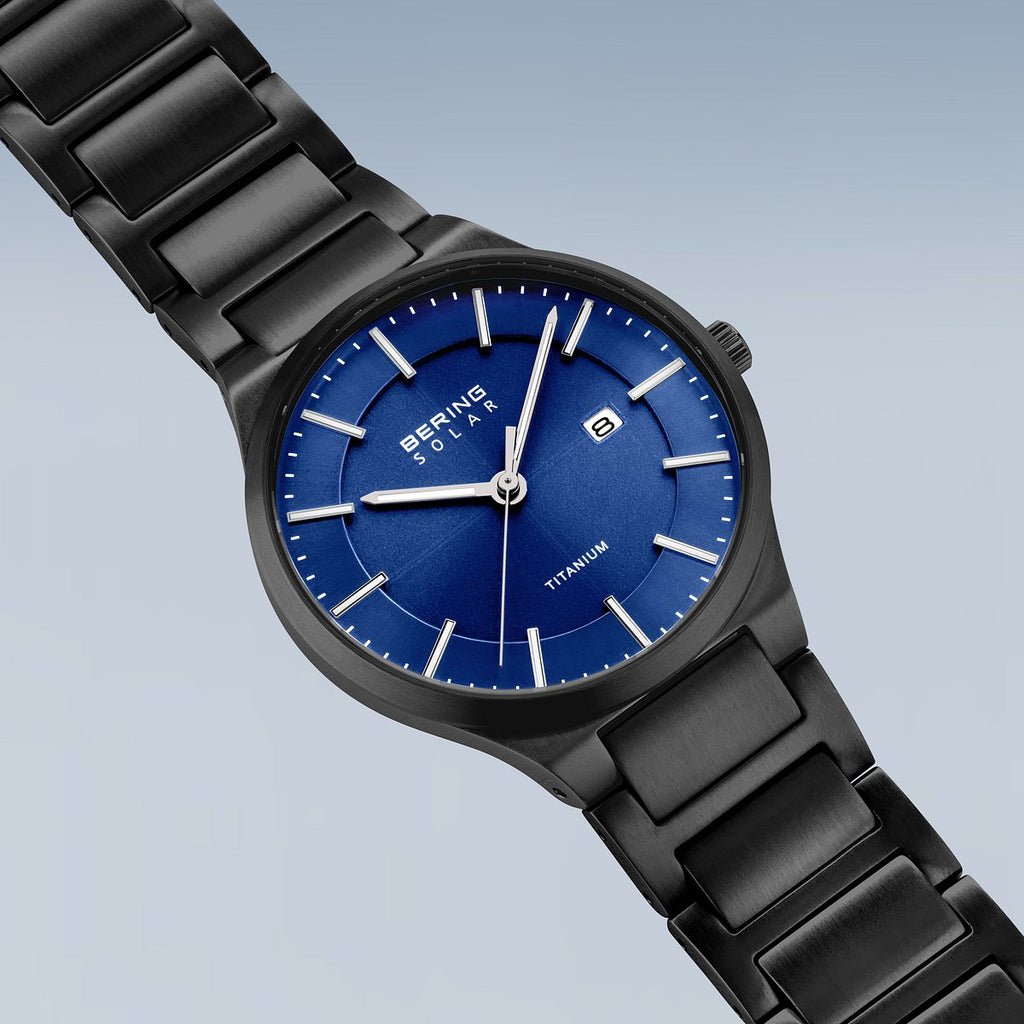 Bering Herrenuhr 15239-727 Solar Titan Schwarz Blau ultraleicht