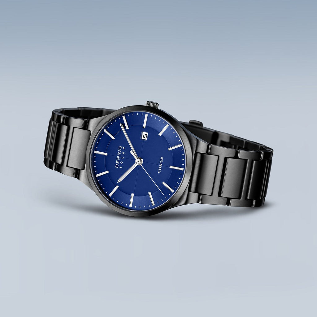 Bering Herrenuhr 15239-727 Solar Titan Schwarz Blau ultraleicht