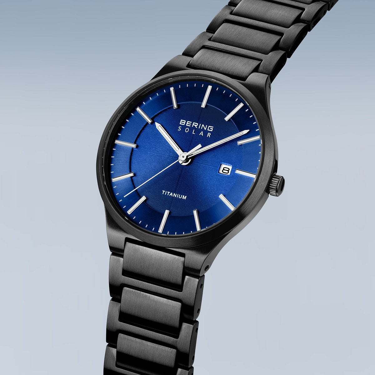 Bering Herrenuhr 15239-727 Solar Titan Schwarz Blau ultraleicht