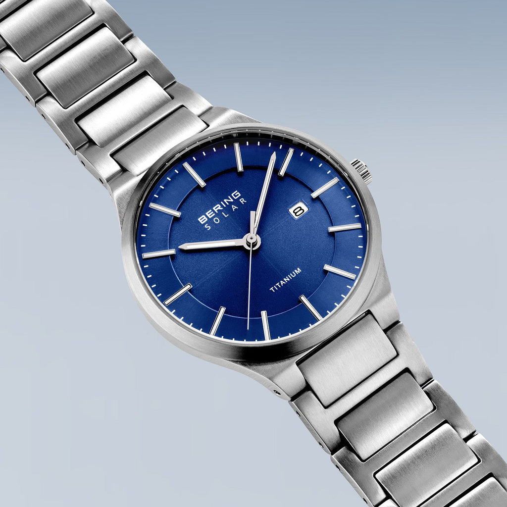 Bering Herrenuhr 15239-777 Solar Titan Silber Blau ultraleicht