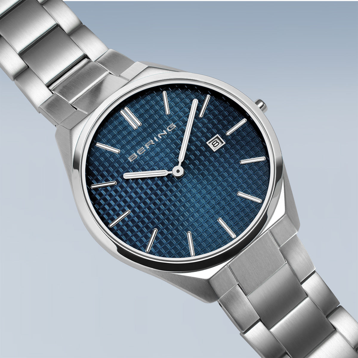 Bering Herrenuhr 17240-707 Edelstahl Silber Blau Gliederarmband modern