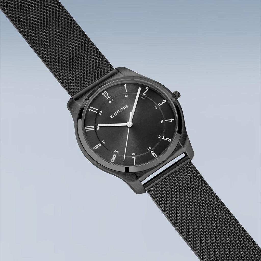 Bering Herrenuhr 18340-222 Titan Grau Mesh modern ultraleicht