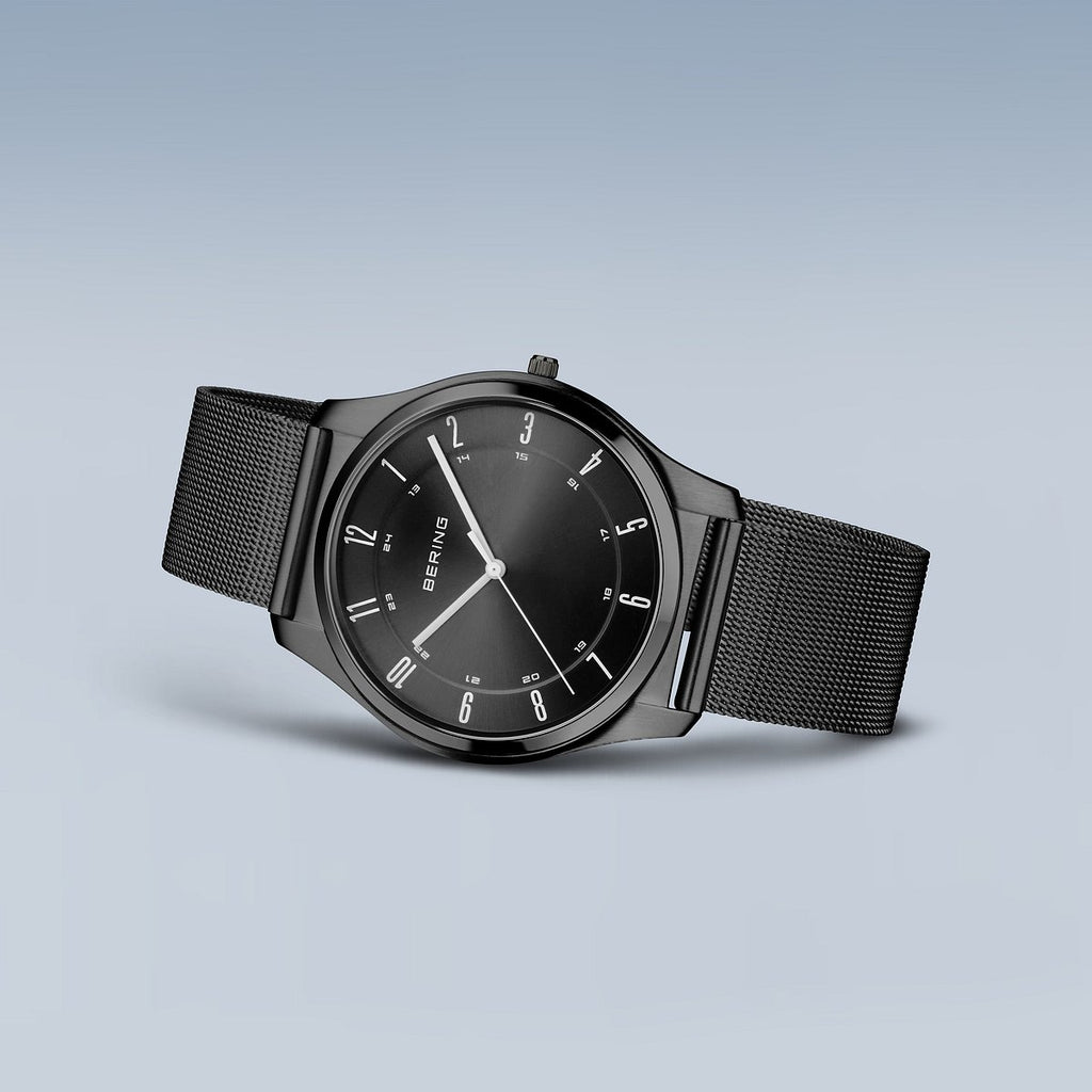 Bering Herrenuhr 18340-222 Titan Grau Mesh modern ultraleicht
