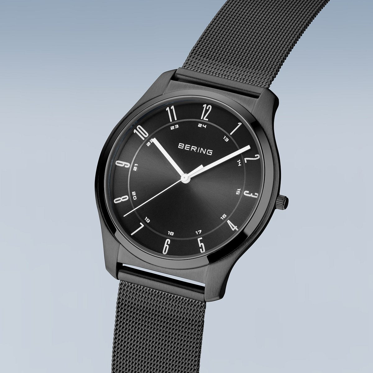 Bering Herrenuhr 18340-222 Titan Grau Mesh modern ultraleicht