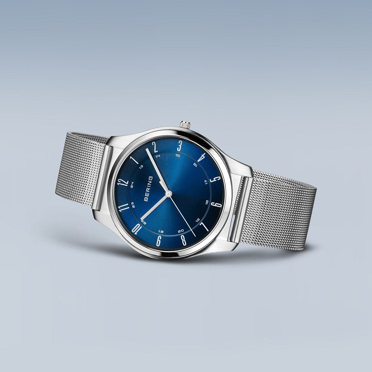 Bering Herrenuhr 18340-307 Titan Silber Blau Mesh elegant